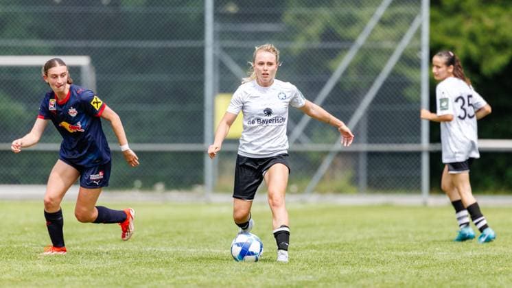 Jannine Gibson (11, FFC Wacker München) beim Spiel FFC Wacker München v FC Red Bull Salzburg, Fußball, Frauen, Regionalliga Süd, 2025 2026, Testspiel am 19.07.2025 in Fürstenfeldbruck, Stadion a. d. Klosterstraße. Bayern Deutschland