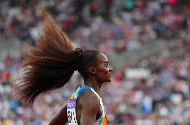 Sport Bilder des Tages Dina Asher Smith ahead of her 4x100 relay win Novuna Diamond League, Athletics, London Stadium, London, UK - 19 Jul 2025London London Stadium United Kingdom  Copyright: xJavierxGarcia Shutterstockx 15403611a