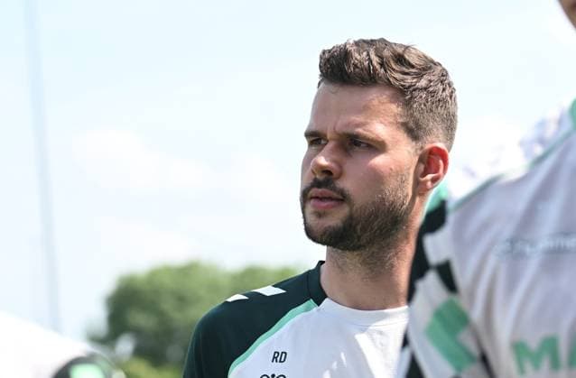 GER, Testspiel, BSV Kickers Emden vs SV Werder Bremen 19.07.2025, Ostfriesland-Stadion, Emden, GER, Testspiel, BSV Kickers Emden vs SV Werder Bremen im Bild picture shows Feature Impressionen Co-Trainer Raphael Duarte (Werder Bremen) *** GER, Test match, BSV Kickers Emden vs SV Werder Bremen 19 07 2025, Ostfriesland Stadion, Emden, GER, Test match, BSV Kickers Emden vs SV Werder Bremen in picture picture shows Feature Impressions Co Coach Raphael Duarte Werder Bremen nordphotoxGmbHx xKokenge nph00001