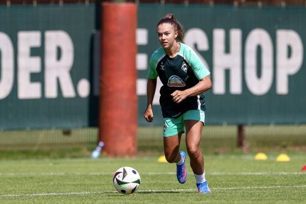 Maja Sternad (SV Werder Bremen, 11) bei einer Trainingsübung, 19.07.2025, Bremen (Deutschland), Fussball, Google Pixel Frauen-Bundesliga, Training SV Werder Bremen