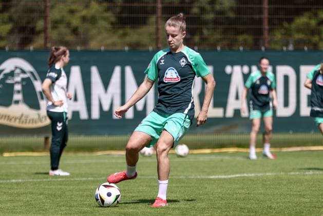 Michelle Ulbrich (SV Werder Bremen, 5) bei einer Trainingsübung, 19.07.2025, Bremen (Deutschland), Fussball, Google Pixel Frauen-Bundesliga, Training SV Werder Bremen