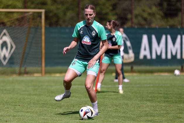 Lina Hausicke (SV Werder Bremen, 18) bei einer Trainingsübung, 19.07.2025, Bremen (Deutschland), Fussball, Google Pixel Frauen-Bundesliga, Training SV Werder Bremen