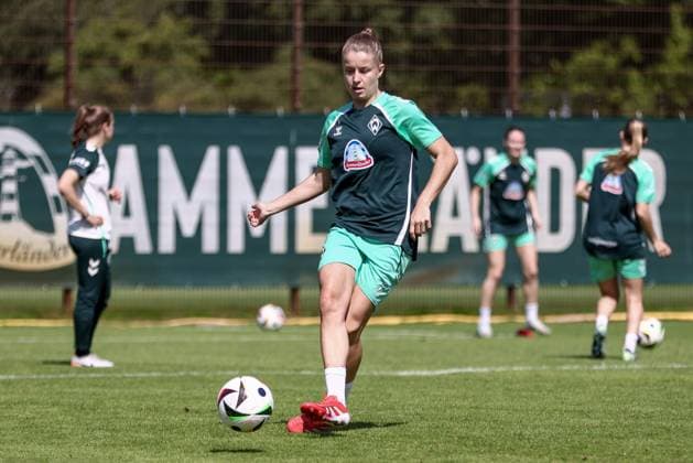 Michelle Ulbrich (SV Werder Bremen, 5) bei einer Trainingsübung, 19.07.2025, Bremen (Deutschland), Fussball, Google Pixel Frauen-Bundesliga, Training SV Werder Bremen
