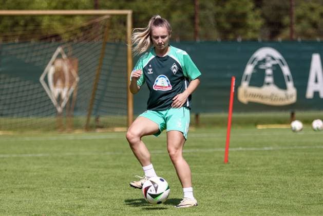 Michelle Weiß (SV Werder Bremen, 15) bei einer Trainingsübung, 19.07.2025, Bremen (Deutschland), Fussball, Google Pixel Frauen-Bundesliga, Training SV Werder Bremen