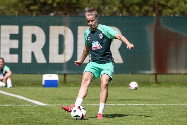 Michelle Ulbrich (SV Werder Bremen, 5) bei einer Trainingsübung, 19.07.2025, Bremen (Deutschland), Fussball, Google Pixel Frauen-Bundesliga, Training SV Werder Bremen