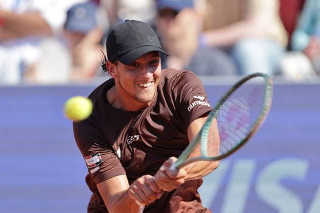 BASTAD, SVERIGE 20250719 Luciano Darderi, Italien, under lördagens semifinal i herrarnas singel under tennisturneringen Nordea Open i Bastad. BASTAD SVERIGE x9200x