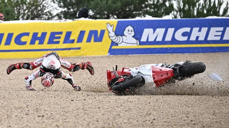 Sport Bilder des Tages The Grand Prix of the Czech Republic, MotoGP World Championship, WM, Weltmeisterschaft race in sprint, in Brno, Czech Republic, on July 19, 2025. Takaaki Nakagami of Japan, Repsol Honda team, in a crash. (CTKxPhoto LubosxPavlicek) CTKPhotoP2025071903421  CTKPhotoP2025071903421