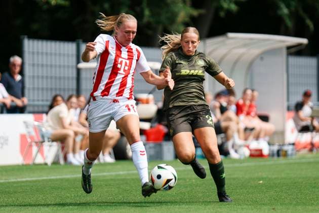 Testspiel: 1.FC Köln- OH Leuven; 19.07.2025 Pauline Bremer (1. FC Köln, 11) im Zweikampf mit Alixe Bosteels (OH Leuven Women, 27) beim Testspiel: 1.FC Köln- OH Leuven; Köln, Geißbockheim am 19.07.2025 Copyright: xBEAUTIFULxSPORTS Freisenx