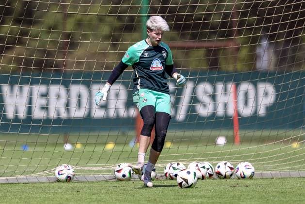 Vanessa Fischer (Torhüterin, Torwart, SV Werder Bremen, 30) bei einer Trainingsübung, 19.07.2025, Bremen (Deutschland), Fussball, Google Pixel Frauen-Bundesliga, Training SV Werder Bremen