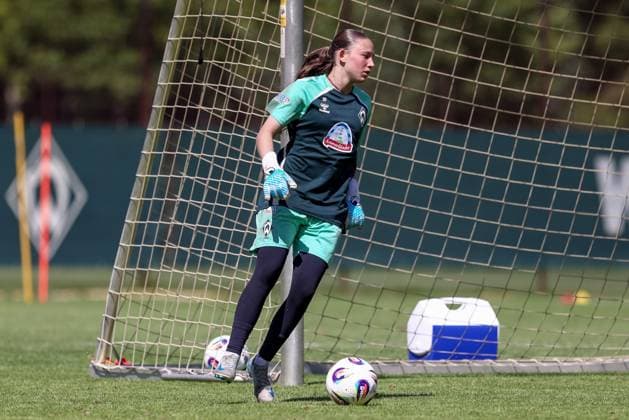 Sinem Özdemir (Torhüterin, Torwart, SV Werder Bremen) bei einer Trainingsübung, 19.07.2025, Bremen (Deutschland), Fussball, Google Pixel Frauen-Bundesliga, Training SV Werder Bremen