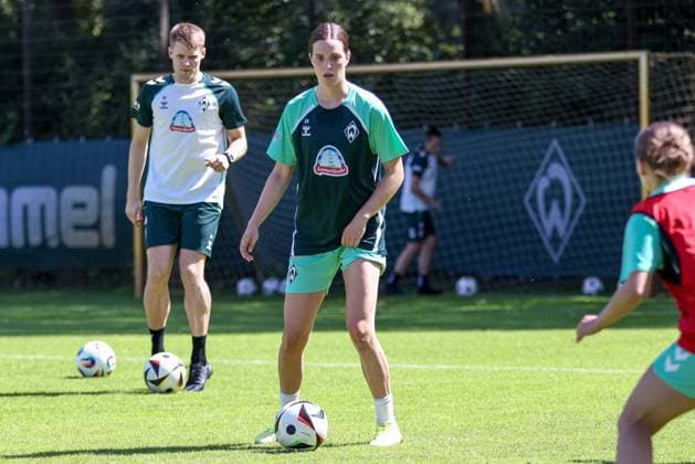 Lara Schmidt (SV Werder Bremen, 24) bei einer Trainingsübung, 19.07.2025, Bremen (Deutschland), Fussball, Google Pixel Frauen-Bundesliga, Training SV Werder Bremen
