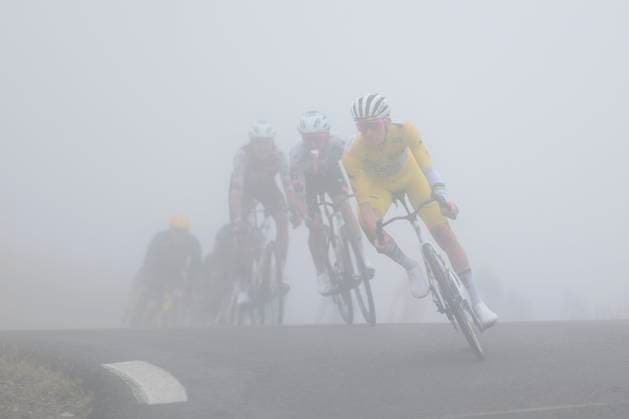 Sport Bilder des Tages Tour de France 2025 Stage 14 LUCHON SUPERBAGNERES, FRANCE - JULY 19 : Pogacar Tadej (SLO) of UAE Team Emirates - XRG in action during stage 14 of the 112th edition of Tour de France an UCI World Tour 2.UWT cycling road race stage for Men Elite of 183 km with start in Pau and finish in Luchon Superbagneres on July 19, 2025 in Luchon Superbagneres, France, 19 07 2025 ( Motordriver Kenny Verfaillie - Luchon Superbagneres France  Copyright: xLucaxBettinix