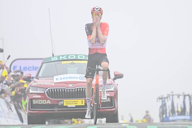 Tour de France 2025 Stage 14 LUCHON SUPERBAGNERES, FRANCE - JULY 19 : Arensman Thymen (NED) of INEOS Grenadiers celebrating his victory during stage 14 of the 112th edition of Tour de France an UCI World Tour 2.UWT cycling road race stage for Men Elite of 183 km with start in Pau and finish in Luchon Superbagneres on July 19, 2025 in Luchon Superbagneres, France, 19 07 2025 ( Motordriver Kenny Verfaillie - Luchon Superbagneres France  Copyright: xJanxDexMeuleneirx
