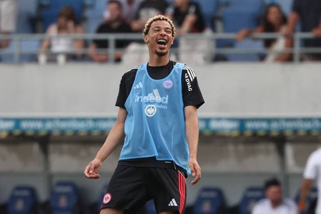 2025.07.19 xJFx Fussball Testspiel Saison 2025 26 FSV Frankfurt - Eintracht Frankfurt v.l., hat immer spaß am Fussball Hugo Ekitike (Eintracht Frankfurt), warm-up, (DFL DFB REGULATIONS PROHIBIT ANY USE OF PHOTOGRAPHS as IMAGE SEQUENCES and or QUASI-VIDEO) Copyright: JoaquimxFerreira