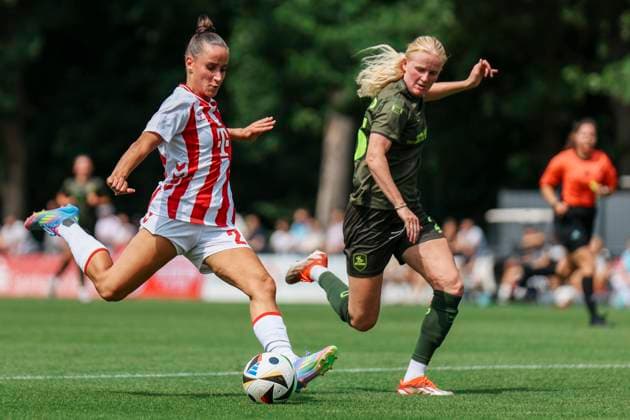 Testspiel: 1.FC Köln- OH Leuven; 19.07.2025 Vanessa Leimenstoll (1. FC Köln, 29) am Ball beim Testspiel: 1.FC Köln- OH Leuven; Köln, Geißbockheim am 19.07.2025 Copyright: xBEAUTIFULxSPORTS Freisenx