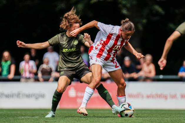 Testspiel: 1.FC Köln- OH Leuven; 19.07.2025 Laura Feiersinger (1. FC Köln, 27) am Ball beim Testspiel: 1.FC Köln- OH Leuven; Köln, Geißbockheim am 19.07.2025 Copyright: xBEAUTIFULxSPORTS Freisenx