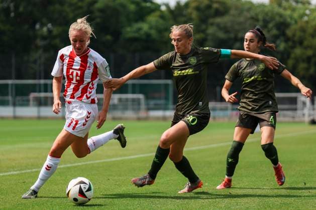 Testspiel: 1.FC Köln- OH Leuven; 19.07.2025 Pauline Bremer (1. FC Köln, 11) Julie Biesmans (OH Leuven Women, 30) beim Testspiel: 1.FC Köln- OH Leuven; Köln, Geißbockheim am 19.07.2025 Copyright: xBEAUTIFULxSPORTS Freisenx