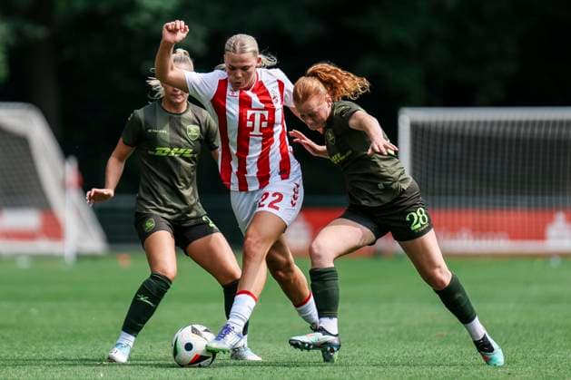Testspiel: 1.FC Köln- OH Leuven; 19.07.2025 Julia Schiffarth (1. FC Köln, 22) im Zweikampf mit Manon Van Raay (OH Leuven Women, 28) beim Testspiel: 1.FC Köln- OH Leuven; Köln, Geißbockheim am 19.07.2025 Copyright: xBEAUTIFULxSPORTS Freisenx