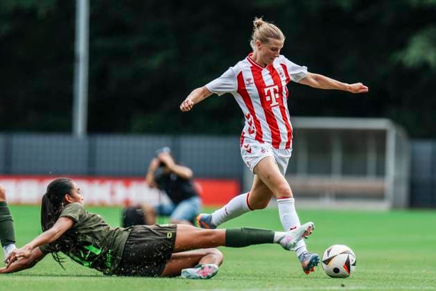 Testspiel: 1.FC Köln- OH Leuven; 19.07.2025 Anna-Lena Stolze (1. FC Köln, 7) am Ball beim Testspiel: 1.FC Köln- OH Leuven; Köln, Geißbockheim am 19.07.2025 Copyright: xBEAUTIFULxSPORTS Freisenx