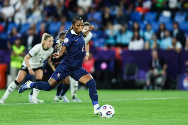 Fussball, UEFA Women™s EURO 2025 Viertelfinale Frankreich - Deutschland 19.07.2025, St. Jakob Park Basel Grace Geyoro (Frankreich, 8)Elfmeter Basel St. Jakob Park Schweiz
