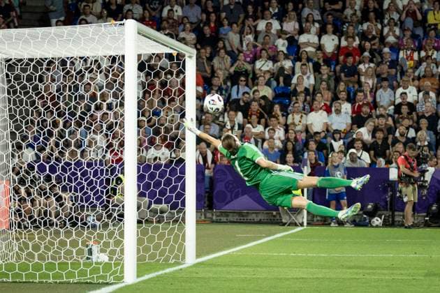 FOOTBALL: FEMININ France vs Allemagne - UEFA EURO, EM, Europameisterschaft,Fussball 2025 Quarts de finale - 19 07 2025 Ann Katrin-Berger 1 lors du match Quarts de finale du Championnat d Europe de football fÃ minin EURO 2025 entre France et Allemagne. St. Jakob Park in Basel - Suisse 19 07 2025  Copyright: xelyxandroxcegarrax