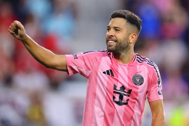 HARRISON, NJ - JULY 19: Jordi Alba 18 of Inter Miami reacts towards the fans after he scores during the first half of the game against the New York Red Bulls on July 19, 2025 at Sports Illustrated Stadium in Harrison, New Jersey. Photo by Rich Graessle Icon Sportswire) SOCCER: JUL 19 MLS, Fussball Herren, USA New York Red Bulls vs Inter Miami CF EDITORIAL USE ONLY Icon25071913851