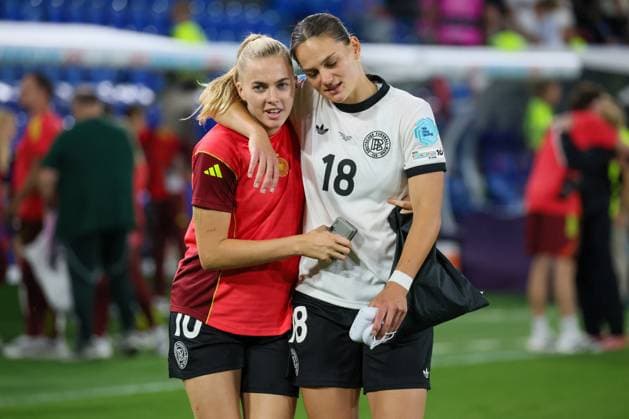Basel, Schweiz 19. Juli 2025: UEFA - Euro 2025 Woman - Viertelfinale - Frankreich vs. Deutschland Im Bild: v.li. Laura Freigang (Deutschland) und Giovanna Hoffmann (Deutschland) beim Abschlussjubel nach dem gewonnenen Elfmeterschießen gegen Frankreich und die Qualifikation für das Halbfinale gegen Spanien in Basel. St. Jakob-Park Copyright: xFotostandx xFantinix
