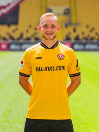 18.07.2025, xomx, Fussball 2.Bundesliga, Dynamo Dresden - Fototermin Saison 2025 26, Tony Menzel ; Dynamo Dresden; 2. BL, Porträttermin 2025 2026 Dresden