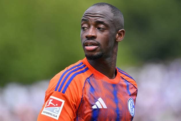 Fußball Testspiel FC Schalke 04 - FC Twente Enschede am 19.07.2025 im Parkstadion in Gelsenkirchen Christopher Antwi-Adjei ( Schalke )