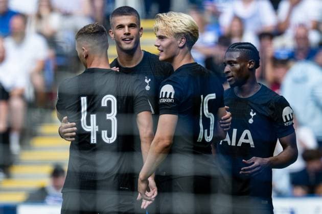 19 July 2025: Luka Vuskovic of Tottenham Hotspur goal celebration, Lucas Bergvall during the Pre season 2025 26 friendly match between Reading and Tottenham Hotspur at Madejski Stadium In Reading. Tottenham Hotspur at Reading Copyright: xSebastianxFrejx