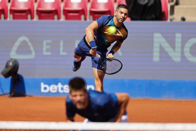 Sport Bilder des Tages Guido Andreozzi, Argentina, (in focus) and Sander Arends, Netherlands, (bottom) during Sunday s men s doubles final where they face Adam Pavlasek, Czech Republic, and Jan Zielinski, Poland, during the Nordea Open tennis tournament in Bastad, Sweden on the 20th of July 2025. BASTAD SWEDEN x9200x