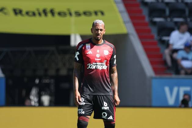 19.07.2025, Linz, AUT, Unterwegs in Oberösterreich, Summer Series Upper Austria, Testspiel, LASK, Linzer ASK, 1. FC Union Berlin, Union Berlin, Raiffeisen Arena, Linz, im Bild Jerome Boateng, LASK, *** 19 07 2025, Linz, AUT, On the road in Upper Austria, Summer Series Upper Austria, Test match, LASK, Linzer ASK, 1 FC Union Berlin, Union Berlin, Raiffeisen Arena, Linz, pictured Jerome Boateng, LASK,