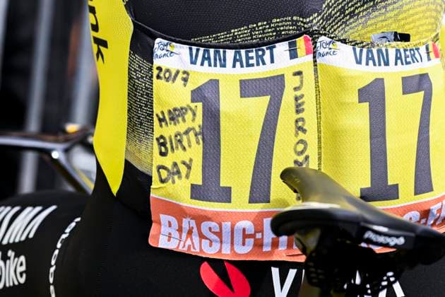 Tour de France 2025 Stage 15 CARCASSONNE, FRANCE - JULY 20 : Van Aert Wout (BEL) of Team Visma Lease a Bike birthday easter egg during stage 15 of the 112th edition of Tour de France an UCI World Tour 2.UWT cycling road race stage for Men Elite of 169 km with start in Muret and finish in Carcassonne on July 20, 2025 in Carcassonne, France, 20 07 2025 ( Motordriver Kenny Verfaillie - Carcassonne France  Copyright: xJanxDexMeuleneirx