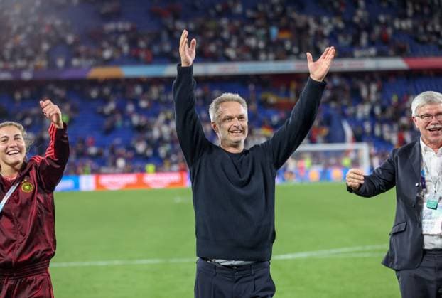 CHE, Basel, Frankreich vs Deutschland, Länderspiel, UEFA, St. Jakob-Park, UEFA European Women s Championship 2025, Viertelfinale im Bild: Deutschland schlägt Frankreich im Halbfinale im Elfmeterschießen und jubelt, Christian Wück (Bundestrainer Deutschland) DFB DFL REGULATIONS PROHIBIT ANY USE OF PHOTOGRAPHS AS IMAGE SEQUENCES AND OR QUASI-VIDEO, 19.07.2025, Copyright: HMBxMedia HendrikxHamelau