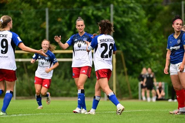 Sport Bilder des Tages Fußball I Frauen I Saison 2025-2026 I Testspiel I Hamburger SV - Holstein Kiel I 20.07.2025 Jubel, Begeisterung, Enthusiasmus, Euphorie, Freude, Glücksgefühl, Heiterkeit bei: Hamburger SV Frauen Hamburg Paul Hauenschild Sportanlage Hamburg Deutschland Copyright: xLobeca FelixxSchlikisx