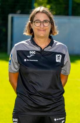 20.07.2025, Fussball 3. Liga 2025 2026, TSV 1860 München, Porträttermin 2025 2026 an der Grünwalderstrasse, München. Teamärztin Monika Mrosek; TSV 1860 München
