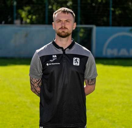 20.07.2025, Fussball 3. Liga 2025 2026, TSV 1860 München, Porträttermin 2025 2026 an der Grünwalderstrasse, München. Teammanager Henrik Ahrend; TSV 1860 München