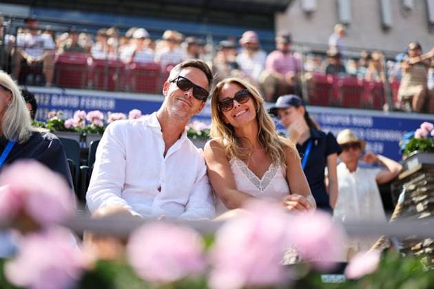 BASTAD, SVERIGE 20250720 Magnus Norman och hans partner Jessica Wahlgren i publiken under söndagens final i herrarnas dubbel under tennisturneringen Nordea Open i Bastad. BASTAD SVERIGE x9200x