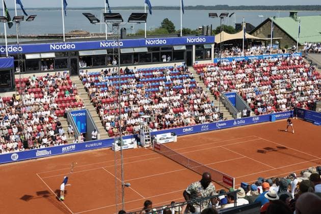 BASTAD, SVERIGE 20250720 Översiktsbild under söndagens final i herrarnas singel mellan Jesper de Jong, Nederländerna, och Luciano Darderi, Italien, under tennisturneringen Nordea Open i Bastad. BASTAD SVERIGE x9200x