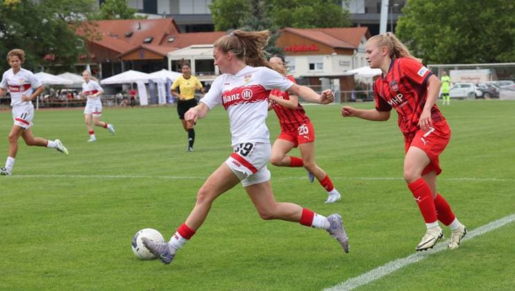 Stuttgart , Fußball Testspiel VfB Stuttgart Frauen vs. FC Heidenheim , Gillian Castor ( VfB )