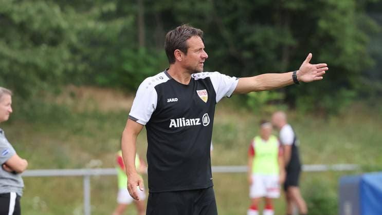 Stuttgart , Fußball Testspiel VfB Stuttgart Frauen vs. FC Heidenheim , Trainer Heiko Gerber ( VfB )