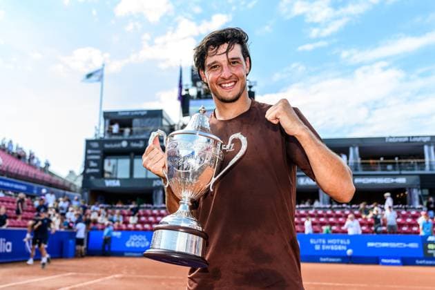 Sport Bilder des Tages 250720 Luciano Darderi of Italy celebrates with the trophy after the singel final tennis match during day 8 on July 20, 2025 in Bastad. Photo: Mathilda Schuler BILDBYRAN kod MA MA0849 tennis ATP, Tennis Herren 250 nordea open bbeng jubel *** 250720 Luciano Darderi of Italy celebrates with the trophy after the singles final tennis match during day 8 on July 20, 2025 in Bastad Photo Mathilda Schuler BILDBYRAN kod MA MA0849 tennis atp 250 nordea open bbeng jubel  Copyright: MATHILDAxSCHULER BB250720MA069