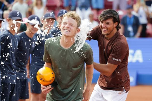 Luciano Darderi, Italy, celebrates his victory with champagne after Sunday s men s singles final against Jesper de Jong, Netherlands, during the Nordea Open tennis tournament in Bastad, Sweden on the July 20 2025. BASTAD SWEDEN x9200x