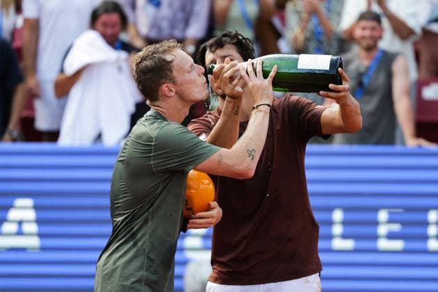 Luciano Darderi, Italy, celebrates his victory with champagne after Sunday s men s singles final against Jesper de Jong, Netherlands, during the Nordea Open tennis tournament in Bastad, Sweden on the July 20 2025. BASTAD SWEDEN x9200x