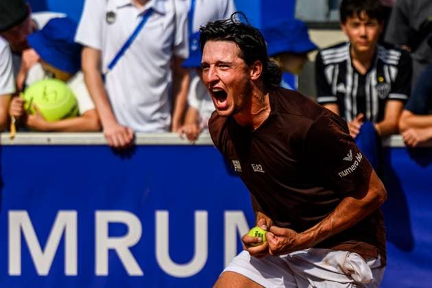250720 Luciano Darderi of Italy celebrates winning in the singel final tennis match during day 8 on July 20, 2025 in Bastad. Photo: Mathilda Schuler BILDBYRAN kod MA MA0849 tennis ATP, Tennis Herren 250 nordea open bbeng jubel Copyright: MATHILDAxSCHULER BB250720MA083