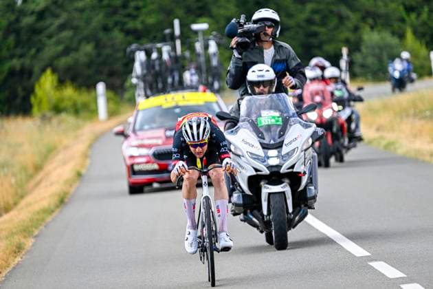 Tour de France 2025 Stage 15 CARCASSONNE, FRANCE - JULY 20 : Wellens Tim (BEL) of UAE Team Emirates - XRG alone in the escape pack during stage 15 of the 112th edition of Tour de France an UCI World Tour 2.UWT cycling road race stage for Men Elite of 169 km with start in Muret and finish in Carcassonne on July 20, 2025 in Carcassonne, France, 20 07 2025 ( Motordriver Kenny Verfaillie - Carcassonne France  Copyright: xJanxDexMeuleneirx