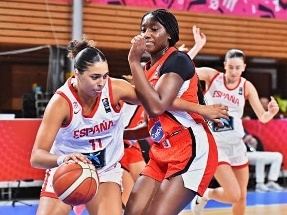 L-R Maria Anais Rodriguez (SPA) and Ifeoma Nwaobi (CAN) in action during Spain vs Canada, match for 3rd place of the Women s Under-19 Basketball World Championship, WM, Weltmeisterschaft at the Starez Arena Vodova, in Brno, Czech Republic, on July 20, 2025. (CTKxPhoto PatrikxUhlir) CTKPhotoP2025072004410  CTKPhotoP2025072004410