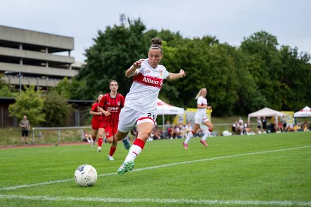 Nicole Billa (VfB Stuttgart, 26) am Ball, GER, VfB Stuttgart vs FC Heidenheim, Fussball Frauen Testspiel, Saison 2025 2026, 20.07.2025 GER, VfB Stuttgart vs FC Heidenheim, Fussball Frauen Testspiel, Saison 2025 2026, 20.07.2025 Bad Cannstatt Copyright: xEibner-Pressefoto Memmlerx EP_MMR