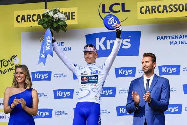CICLISMO - Tour De France - Tour de France 2025 - Stage 15 Florian LIPOWITZ, Red Bull - BORA - hansgrohe, white jersey, during the award ceremony, during the Tour de France 2025, UCI WorldTour cycling event, Stage 15, Muret - Carcassonne (169,3 Km) on 20 July 2025 in Carcassonne, France during Tour de France 2025 - Stage 15, Tour De France race in France, France, July 20 2025 France France  Copyright: xIPAxSport ABACAx