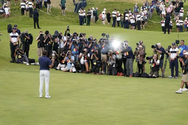 The 153rd Open Championship 2025 Scottie Scheffler after holing his final putt on the 18th hole and celebrates his win with the trophy In action on the 18th hole the final 4th day TheÊ153rd Open Championship, Royal Portrush Golf Club (Dunluce Links) in Portrush, County Antrim, Northern Ireland, from Thursday, 17 July to Sunday, 20 July 2025. Copyright: xMarkxNewcombex